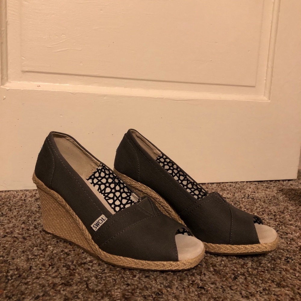 Toms summer wedges